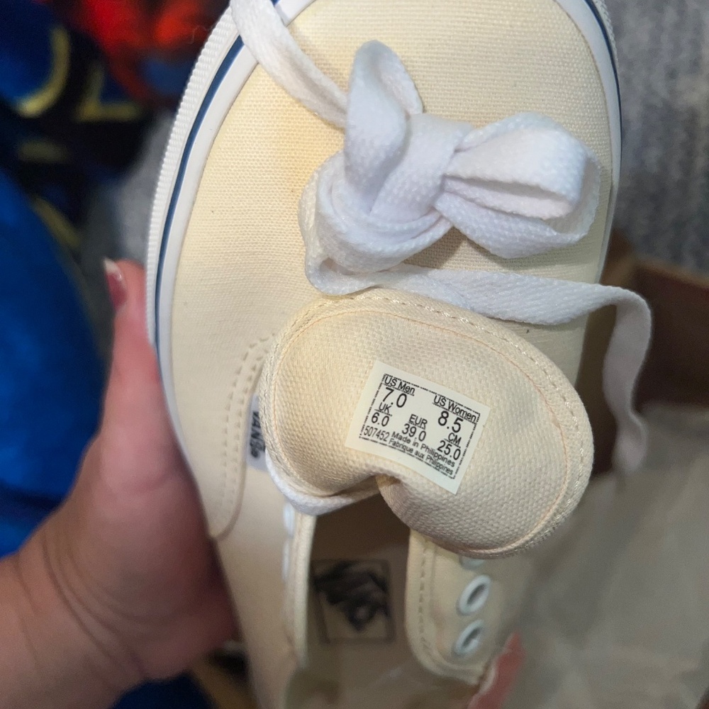 Vans - Picture 5 of 7